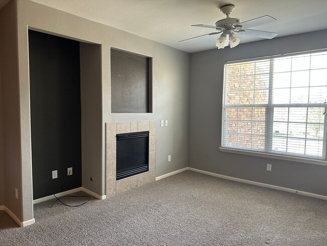 Building Photo - Beautiful 2Bd 1Bath Condo Close to Everything