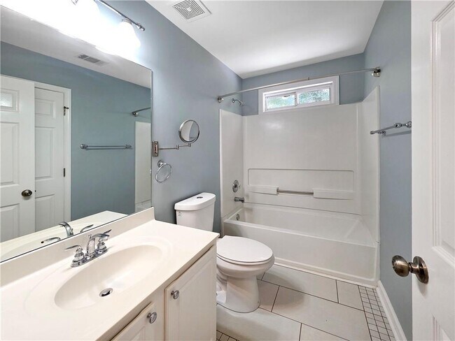 Building Photo - 401 Kensington Parc Dr