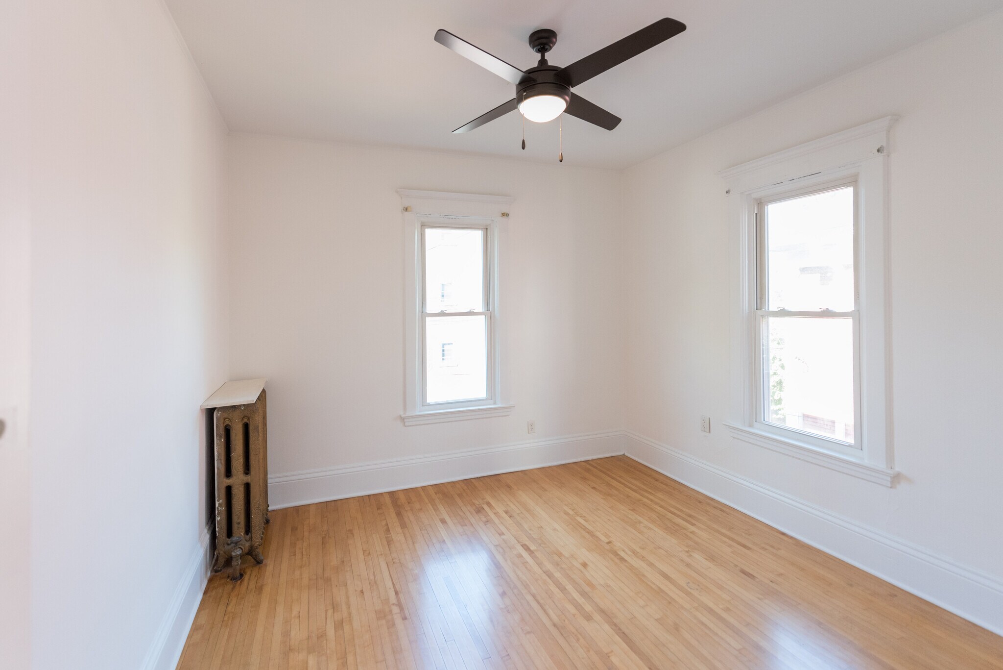 Main floor bedroom 2: 11.5'x11' - 3204 Park Ave