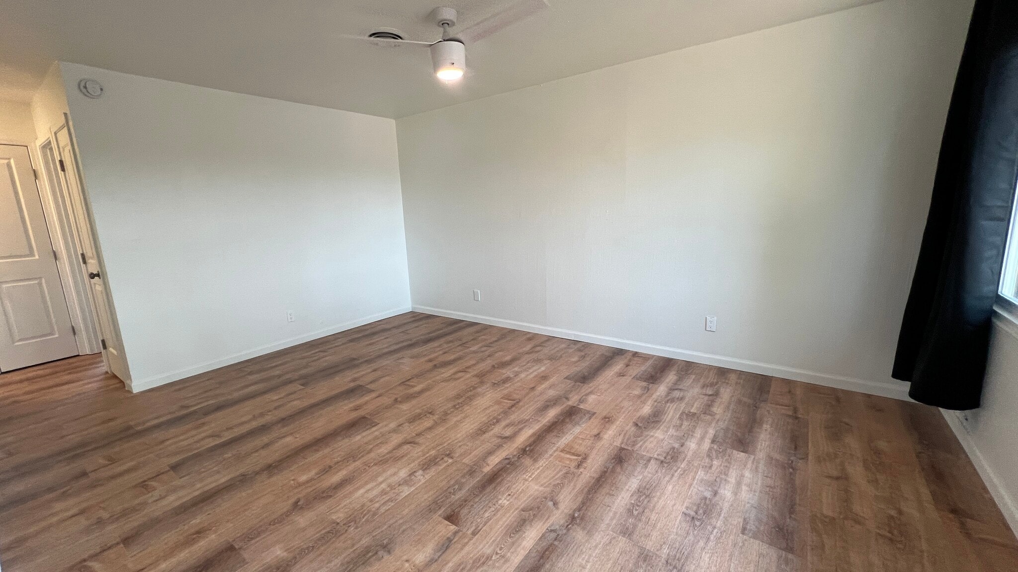 Living Room - 1116 E Fountain Blvd