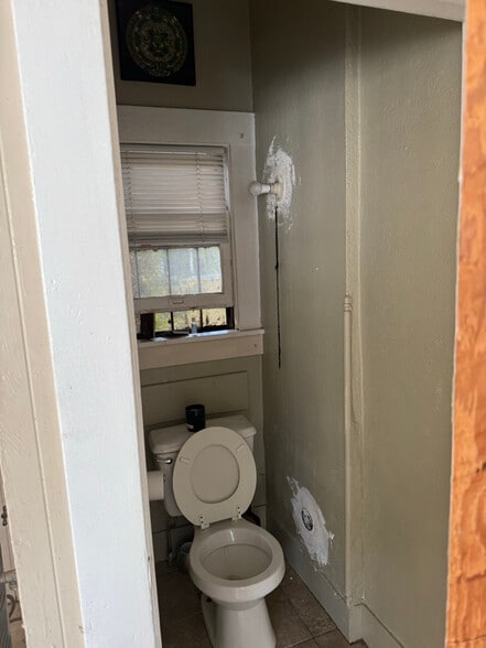 Building Photo - 1424 W 45th St