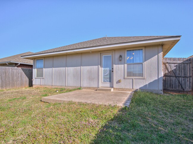 Building Photo - Newer Home in OKC