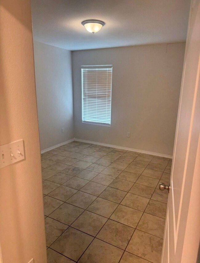 Building Photo - 5202 Anacahuita Dr