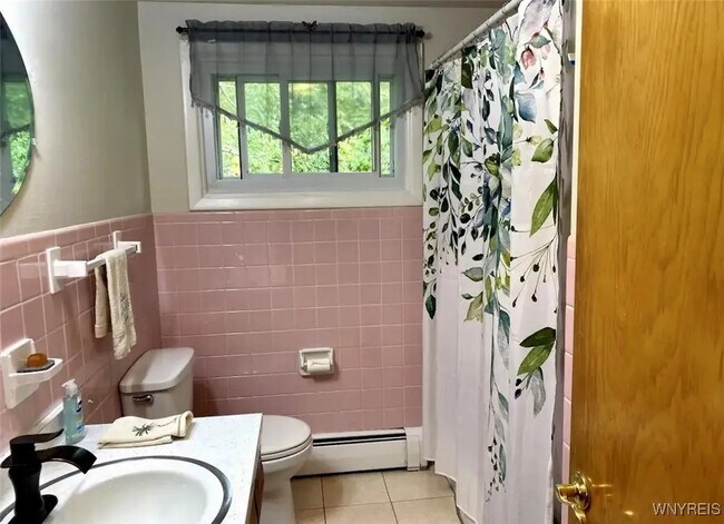 Building Photo - 128 Circle Ln