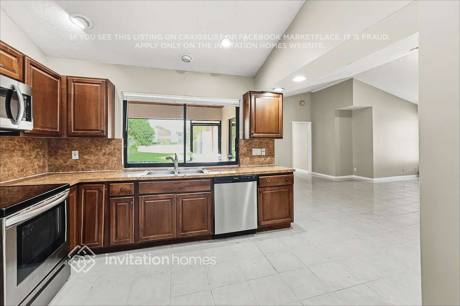Building Photo - 13325 Kingsbury Dr