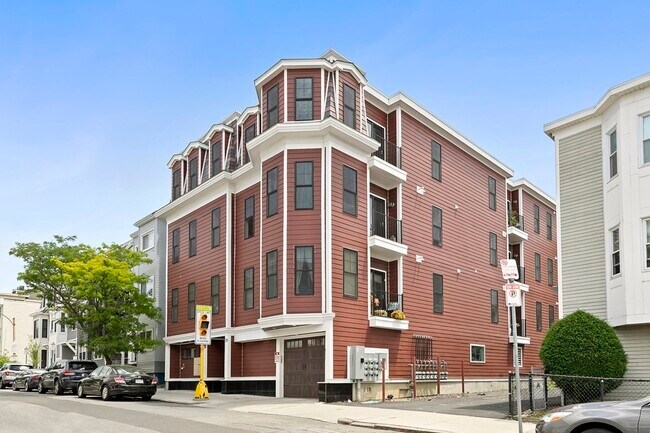 Building Photo - 39 Lexington St