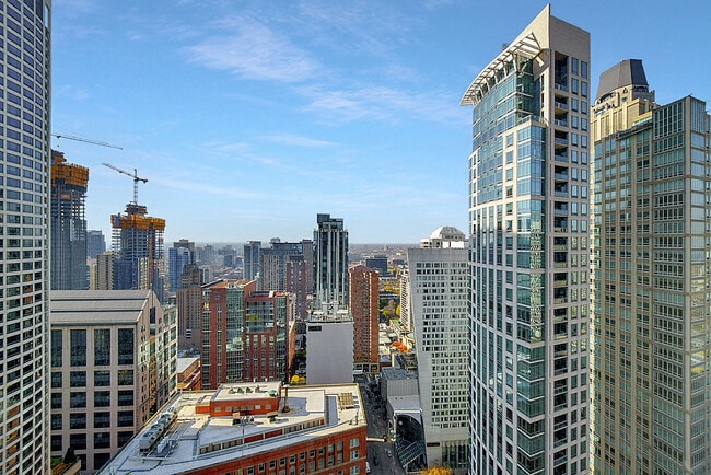 Building Photo - 111 E Chestnut St