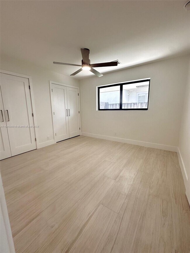 Building Photo - 1610 NE 17th Ave