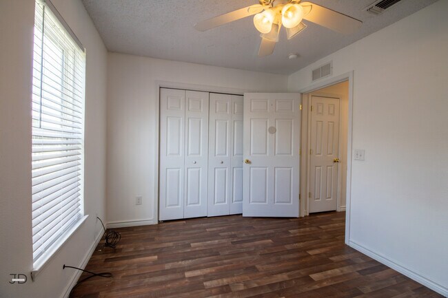 Building Photo - 33 Grant Gill Ln