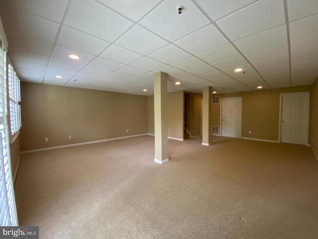 Building Photo - 173 Mountain View Dr