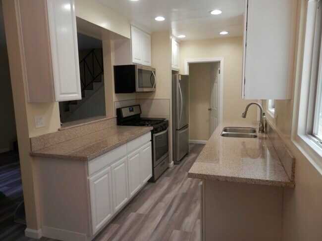 Building Photo - 11913 Culver Blvd