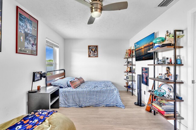 Building Photo - 12502 Baywind Ct