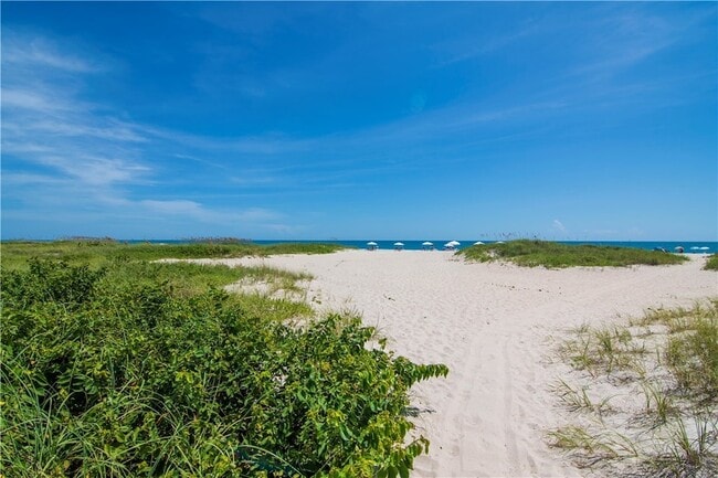 Building Photo - 900 Jasmine Ln