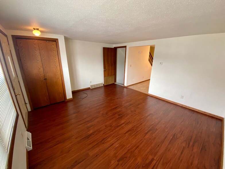 Building Photo - 610 12th Ave S