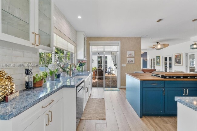 Building Photo - 9636 NE 5th Avenue Rd