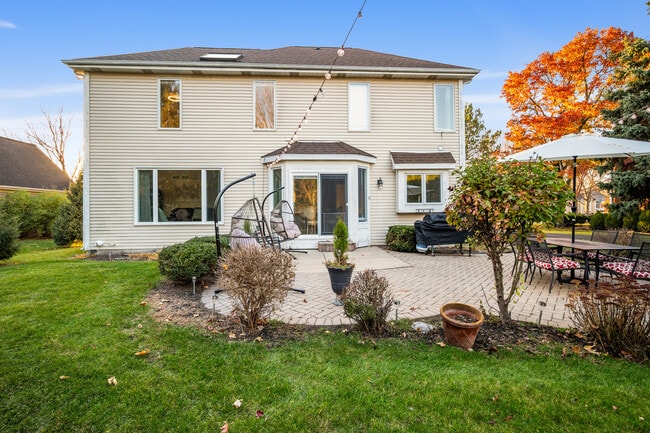 Building Photo - 142 N Dixon Dr