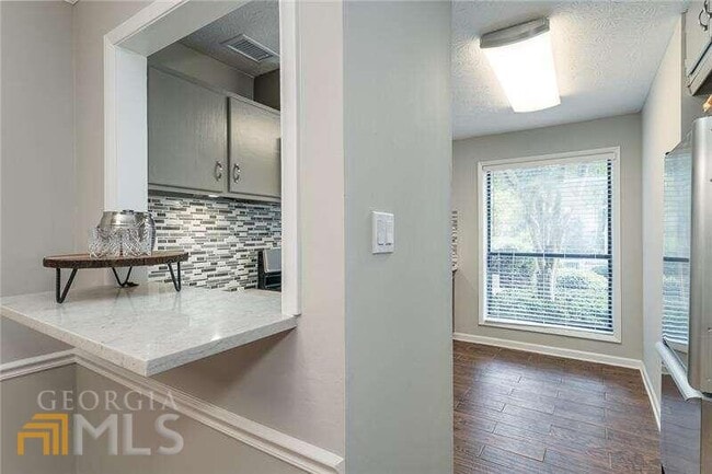 Building Photo - 306 Wynnes Ridge Cir SE