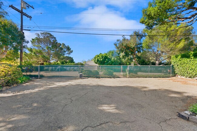 Building Photo - 29242 Heathercliff Rd
