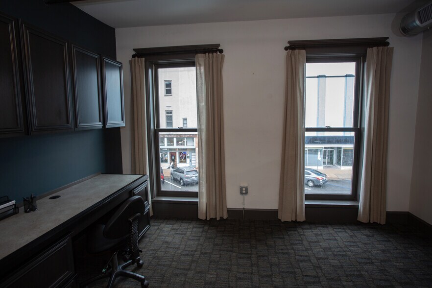 Office - 225 E Blaine Ln