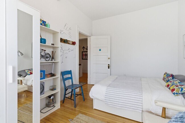 Building Photo - 2001 Orrington Ave