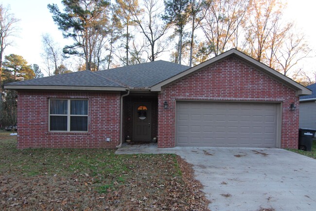 Primary Photo - 3/2 One Level in Sherwood!