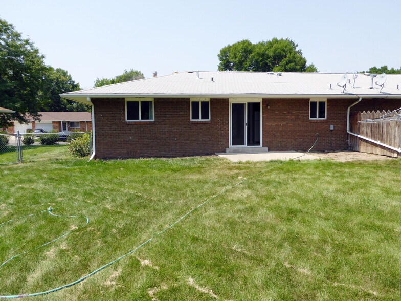 Building Photo - 808 Dawn Ave