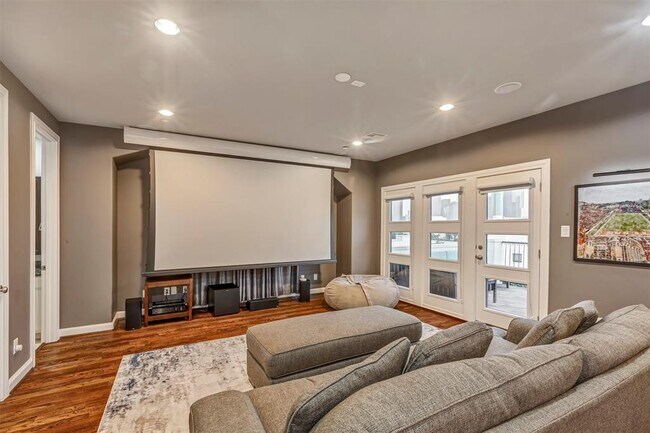 Building Photo - 1818 Dart St