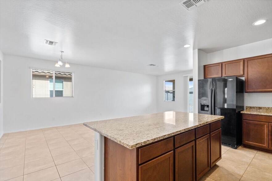 Building Photo - 15821 W Mauna Loa Ln