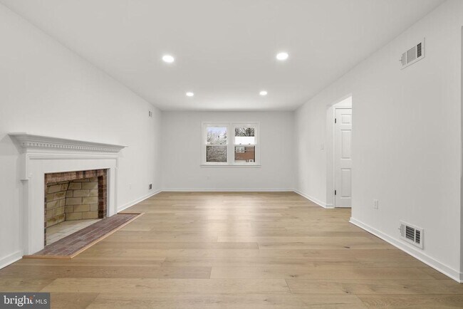 Building Photo - 2339 N Powhatan St