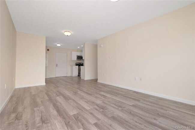 Building Photo - 68 Lake St