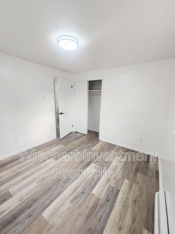 Building Photo - 616 S Clay St