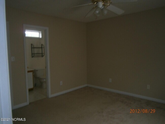 Building Photo - 405 Winners Cir S