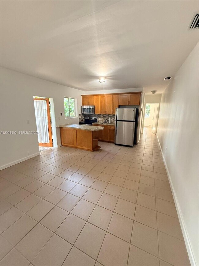 Building Photo - 3031 Center St