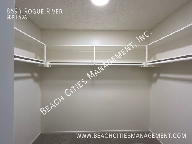 Building Photo - 8594 Rogue River Ave