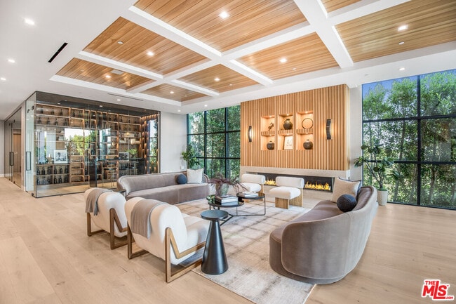 Building Photo - 1033 Somera Rd