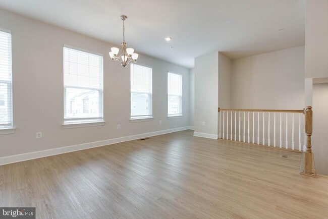 Building Photo - 8369 Meadowood Dr