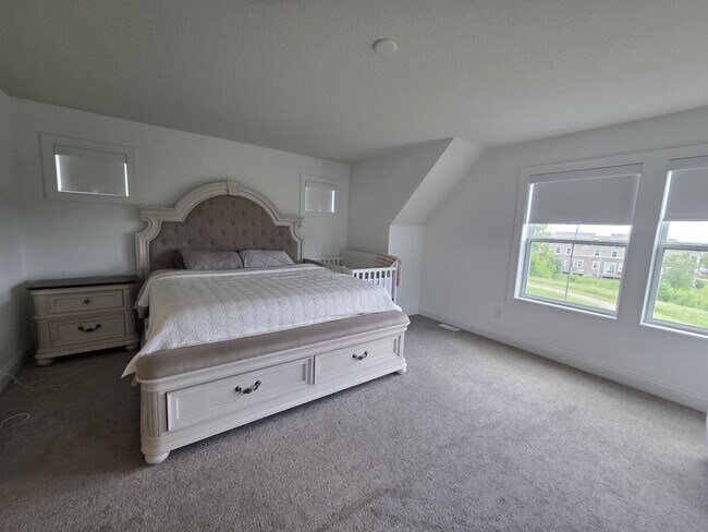 Building Photo - Beautiful 5 Bedroom 5 Bath in Woodbury