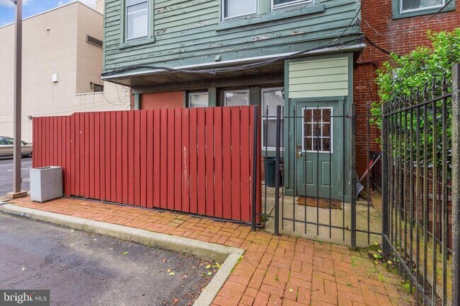 Building Photo - 1723 Wallace St