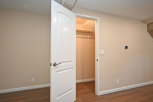 Building Photo - $3190 -- Beautifully Remodeled Townhome in...