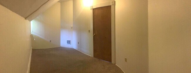 Building Photo - 910 N Garden St