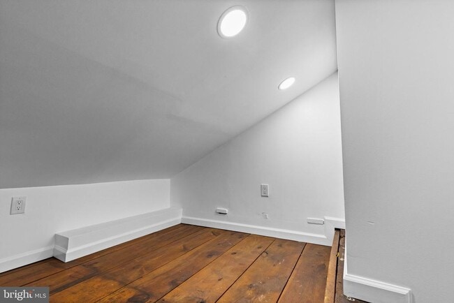 Building Photo - 1223 Spruce St