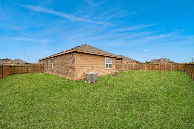 Building Photo - 305 Wayne County Dr