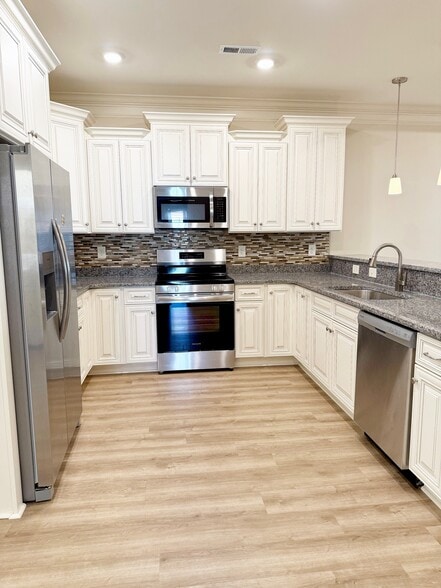 Building Photo - 128 Hallandale Ln