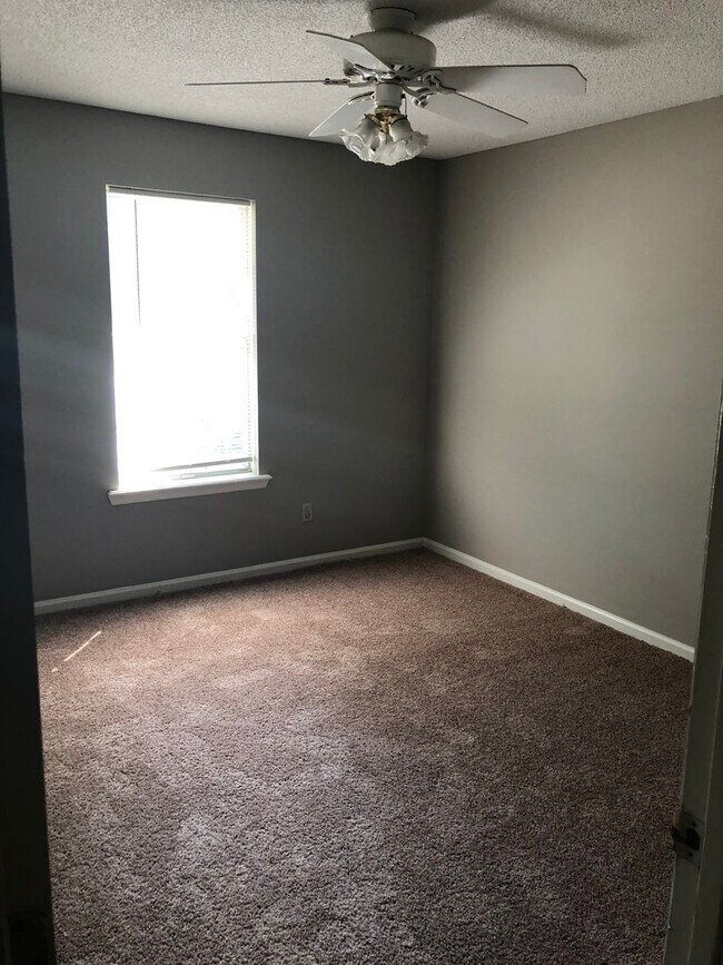 Building Photo - 3 Bedroom/2 Bath home in Lowndes County
