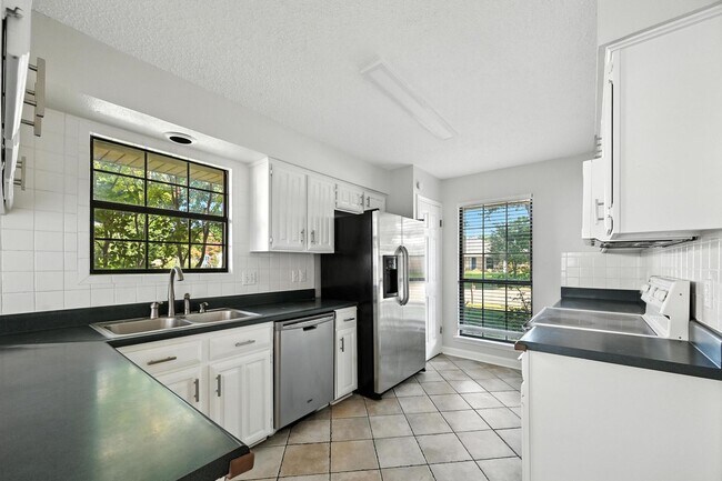 Building Photo - Beautiful 4-Bedroom Home in Sought-After Plano