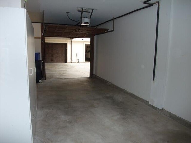 Building Photo - 8614 Villa La Jolla Dr