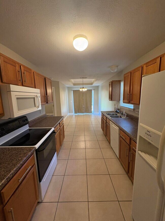 Building Photo - 2877 Aplin Rd