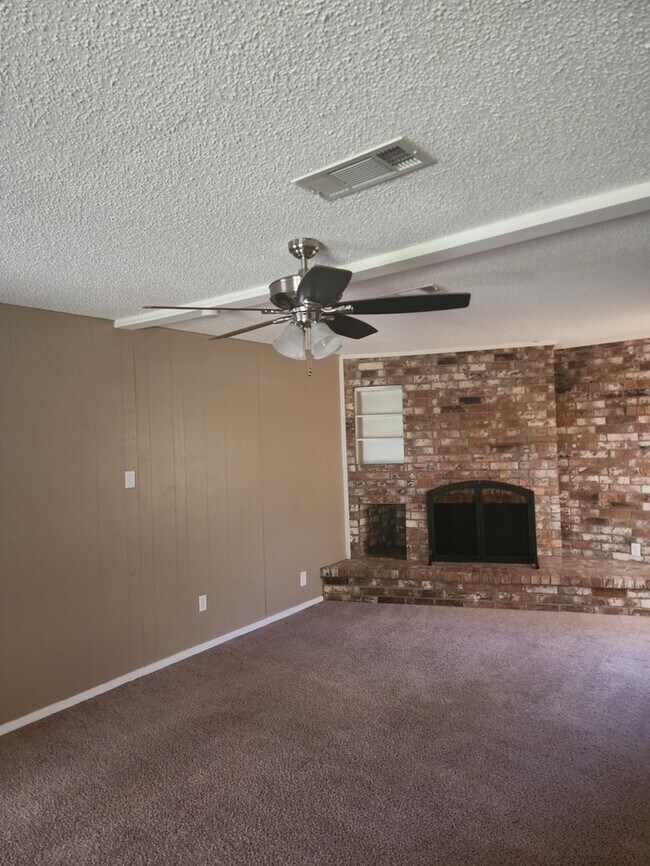 Building Photo - 7448 Van Natta Ln