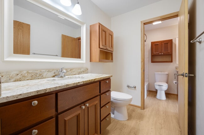 Building Photo - 717 Whitesail Dr