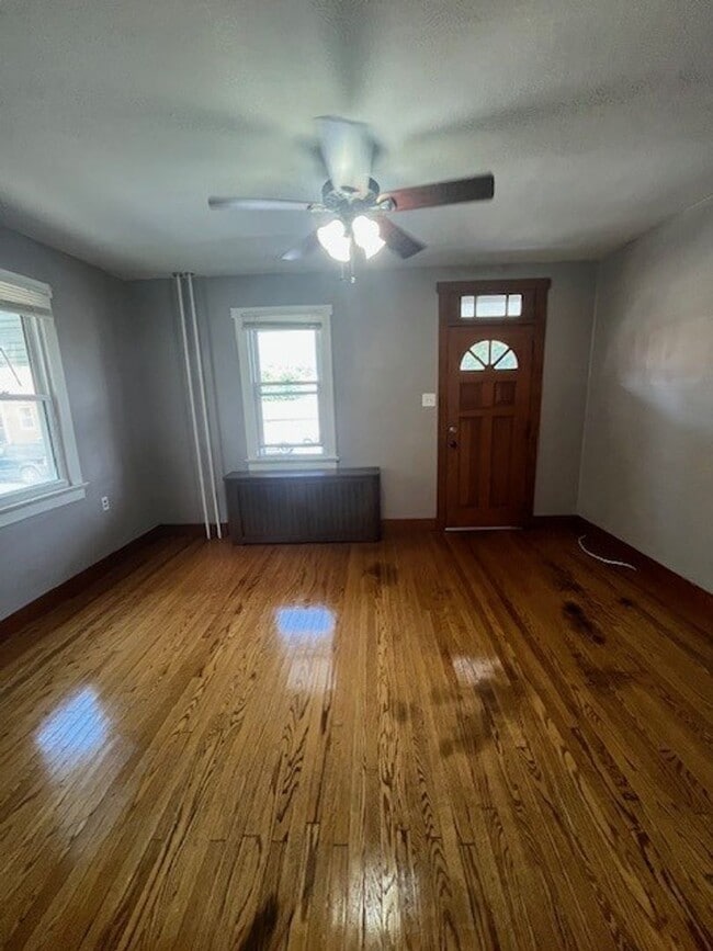 Building Photo - 2 bedroom 1 bath
